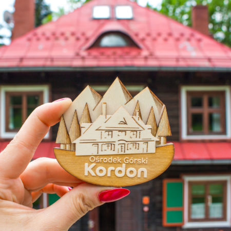 Ośrodek Gorski Kordon, drewniany magnez w kształcie drewnianej chaty